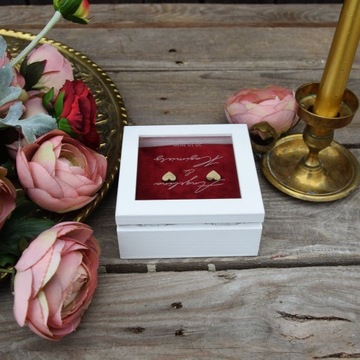 БЕЛАЯ КОРОБКА ДЛЯ ОБРУЧАЛЬНЫХ КОЛЬЦ с гравировкой WEDDING LOVE