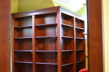 Поклятные полки библиотека засунуто красное дерево