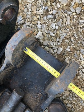 Быстроразъёмное устройство для навесного оборудования для экскаваторов