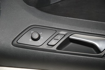 VW JETTA 5C FL КОЖАНЫЕ СИДЕНИЯ, БОКОВИНЫ, ПОДЛОКОТНИК