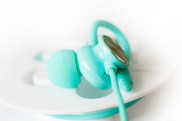 НАУШНИКИ-ВКЛАДЫШИ ДЛЯ СПОРТИВНОГО БЕГА, ВЕЛОСИПЕДА