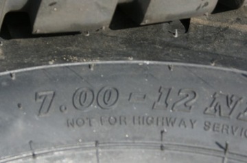 2x ШИНА 700x12 BKT 14 PR ТРУБКА/ФАРТУК 7,00x12