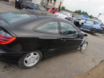 DVEŘE PRAVÝ PŘEDNÍ MERCEDES W203 CL203 ČERNÁ