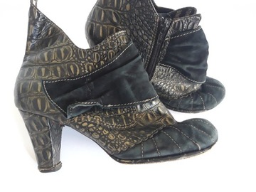 IRREGULAR CHOICE SKÓRA ROZ.39-25CM