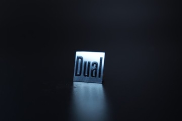 Logo Dual 15 x 15 mm. Stal inox Samoprzylepne