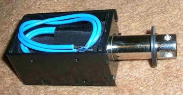 Тянущий электромагнит 12В 8Вт 19Н