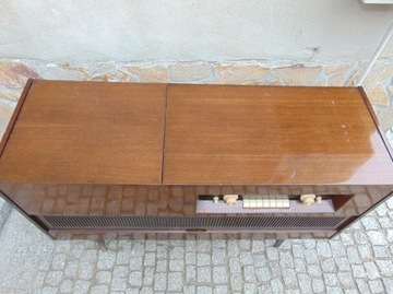 Винтажная радиола Philips 1970 года, в рабочем состоянии.