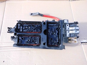 SKRZYNKA BEZPIECZNIKÓW ZAFIRA B 1.9 CDTI 13138966