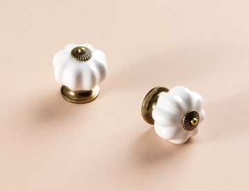 МЕБЕЛЬНАЯ РУЧКА ИЗ ФАРФОРА БЕЛАЯ РЕТРО ТЫКВА