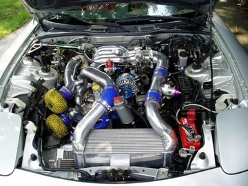 Система впуска: универсальный набор регулируемых алюминиевых воздуховодов.