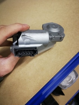 MERCEDES W211 RYGIEL KIEROWNICY BLOKADA