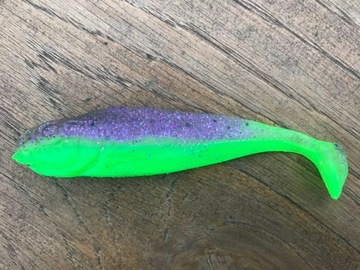 GUMA REALISTIC SHAD MATUSIAK JAZGARZ 9 008 NEON