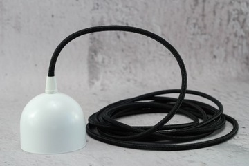 белая розетка, потолочная обшивка, светильник-паук LOFT