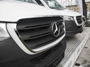 Mercedes Sprinter W907 18+ рамка передней решетки