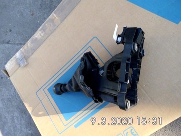 TOYOTA C-HR ZVEDÁK HLAVICE ŘAZENÍ