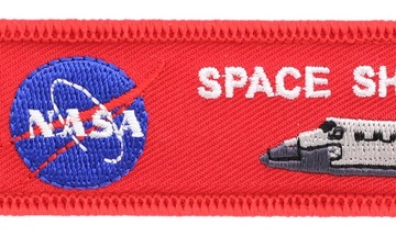 СНИМИТЕ ПЕРЕД ПОЛЕТОМ брелок для ключей космического корабля