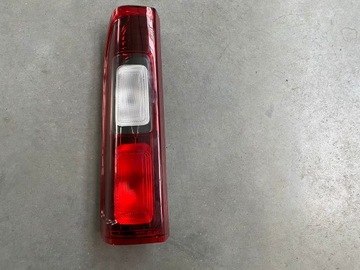 VIVARO TRAFIC III LAMPA TYLNA L WERSJA POD DRZWI