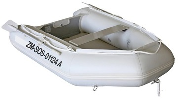 Наклейки с регистрационным номером на понтонной яхте