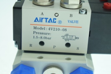 Остров из 9 клапанов электроклапан AIRTAC 5/2-1/4-230V