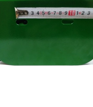 Поплавковая поилка с зеленым поплавковым клапаном.