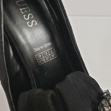 Buty damskie na obcasie Guess 40