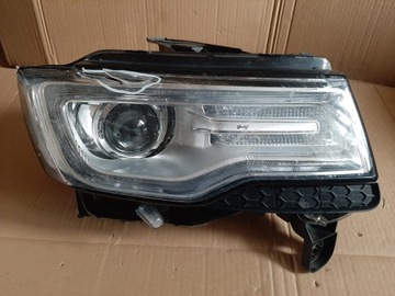 JEEP GRAND CHEROKEE WK2 LIFT LAMPA PRAWA XENON
