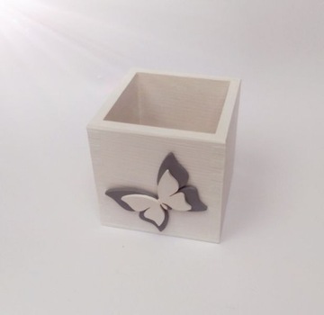 Контейнер и органайзер для кистей для макияжа.