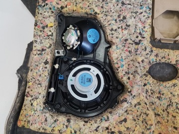 BMW 7 F01 F02 POLIČKA ZADNÍ REPRODUKTOR