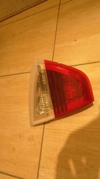 bmw e90 lampa klapy bagażnika lewa