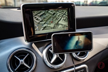Uchwyt na telefon+ładowarka Mercedes A/CLA/GLA BA4