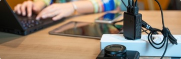3 зарядных устройства USB-A, 30 Вт + светодиодный кабель USB — USB-C, 120 см для телефона