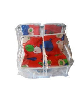 Стол со стульчиками для кукол.