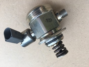 BMW E70 X5 F01 F10 5.0I POMPA WTRYSKOWA 7595339