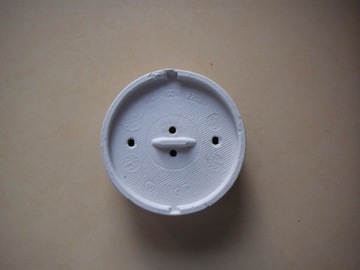 Фарфоровый светильник 220В для лампочки с резьбой Е27.