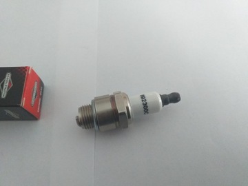 Свеча Briggs Stratton 625 650 675 классическая спринтерская