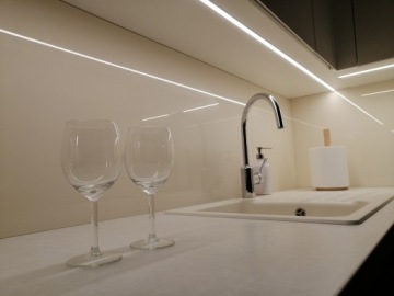 СВЕТОДИОДНАЯ УГЛОВАЯ ПОЛОСКА ДЛЯ КУХНИ + СЕНСОРНЫЙ ВЫКЛЮЧАТЕЛЬ