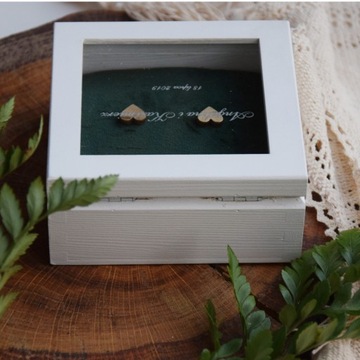 КОРОБКА ДЛЯ БЕЛЫХ ОБРУЧАЛЬНЫХ КОЛЬЦ В РУСТИКЕ с гравировкой