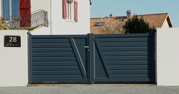 Адресная табличка с номером дома для дома D