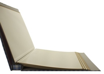 Детский фотоальбом на самоклеющейся основе, 40 страниц.