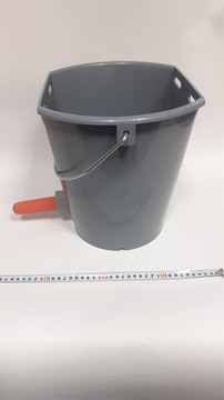 Ведро для поения телят с клапаном и соской, 8 литров