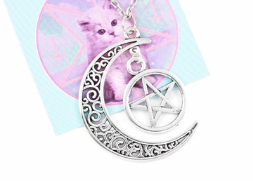 wisiorek KSIĘŻYC pentagram pastel goth gotycki