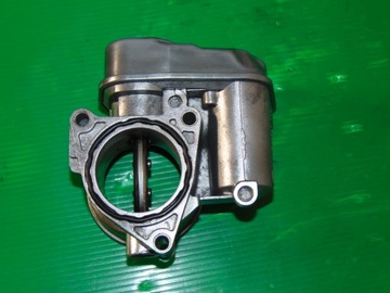 Дроссельная заслонка Passat b6 BKP 2.0TDI 140км 03G128063B