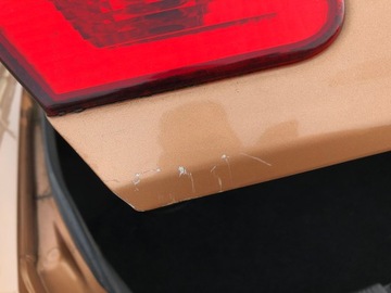 VÍKO KUFRU ZADNÍ SEDAN MITSUBISHI CARISMA K80 99-04