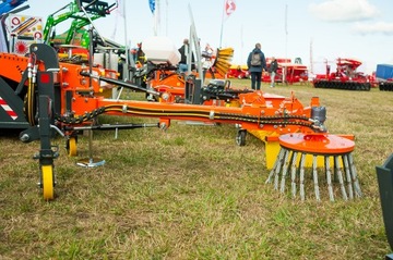 Szczotka z napędem hydraulicznym do usuwania chwastów seria SDC