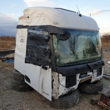 ACTROS MP4 УЗКАЯ КАБИНА Stream SPACE 2300