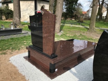ГРАНИТНЫЕ НАДМОЛЖНЫЕ ПАМЯТНИКИ БРЫЛЯ