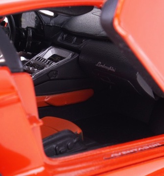 LAMBORGHINI AVENTADOR LP 700-4 МОДЕЛЬ BBURAGO 1:18