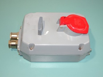 CEWE GNIAZDO ŚCIENNE 16A 380V 5P Z ODCIĘCIEM PRĄDU