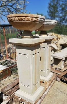 Колонны с вазами, камень песчаник