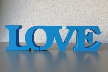 Декоративная 3D надпись LOVE для размещения 10x37 см